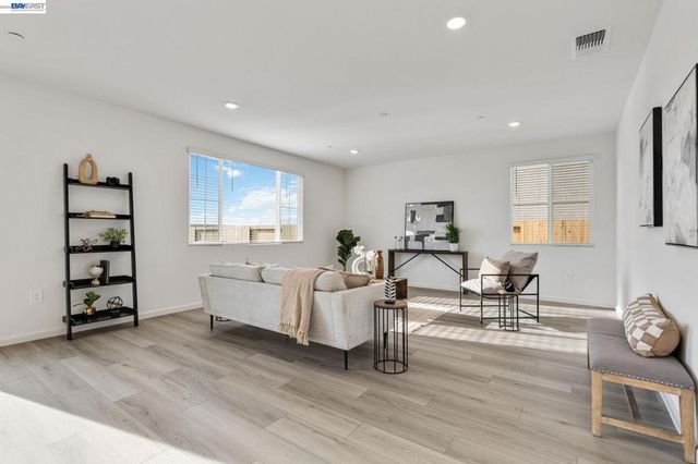 337 Frizzante Lane, Manteca, CA 95337