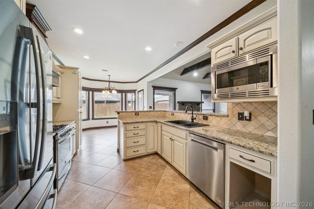 7404 E 83rd Street North, Owasso, OK 74055