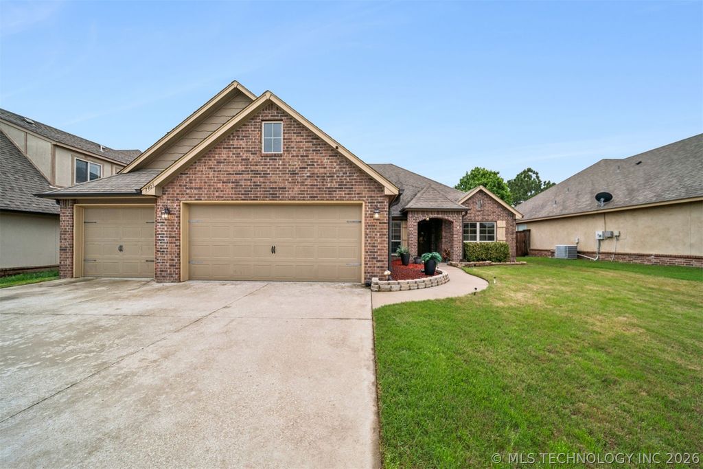 7404 E 83rd Street North, Owasso, OK 74055