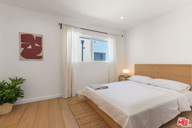 843 N Mariposa Avenue 2, Los Angeles, CA 90029