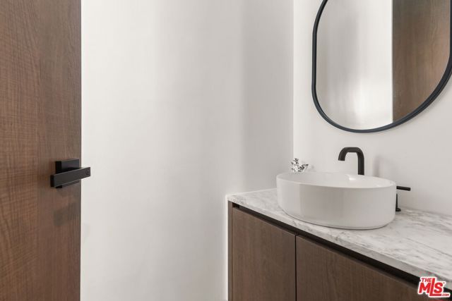 843 N Mariposa Avenue 2, Los Angeles, CA 90029