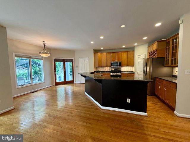904 LINCOLN AVE, Falls Church, VA 22046