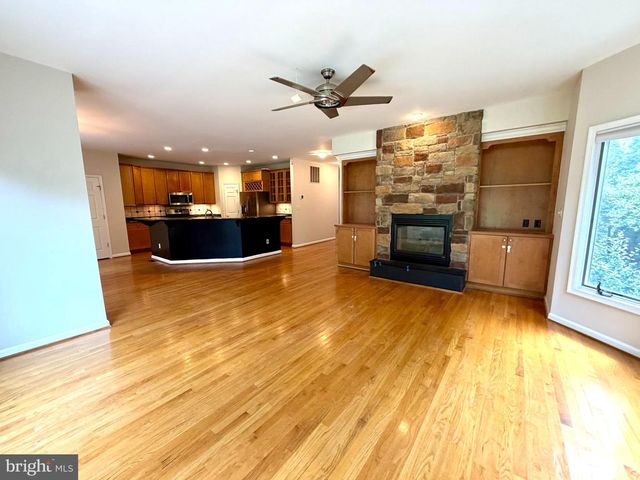 904 LINCOLN AVE, Falls Church, VA 22046