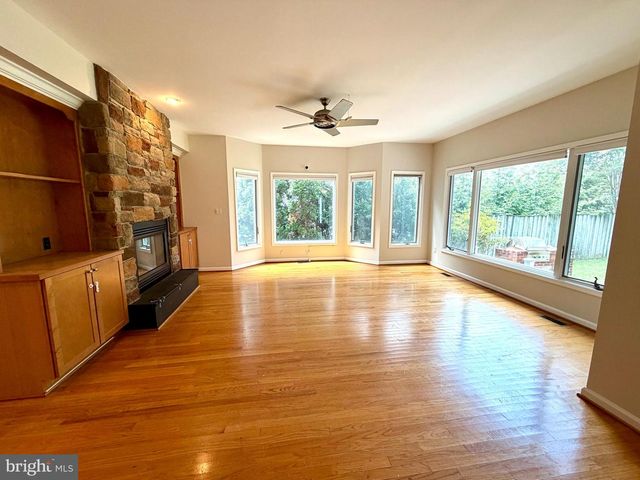 904 LINCOLN AVE, Falls Church, VA 22046