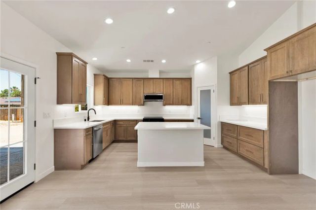 20112 Sahale Road, Apple Valley, CA 92307