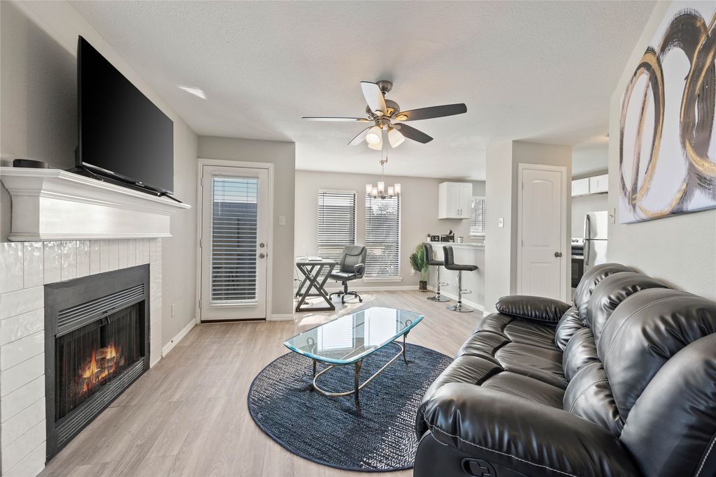 1608 Pecan Chase Circle 19, Arlington, TX 76012