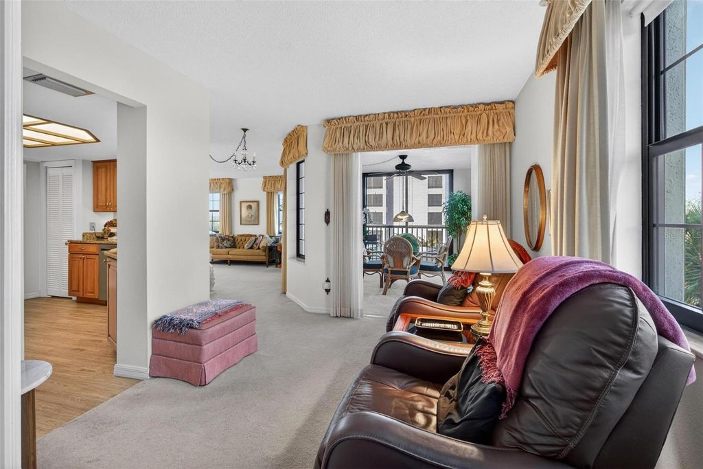 Image 17 of property listing at 14820 RUE DE BAYONNE 302, Clearwater, FL 33762