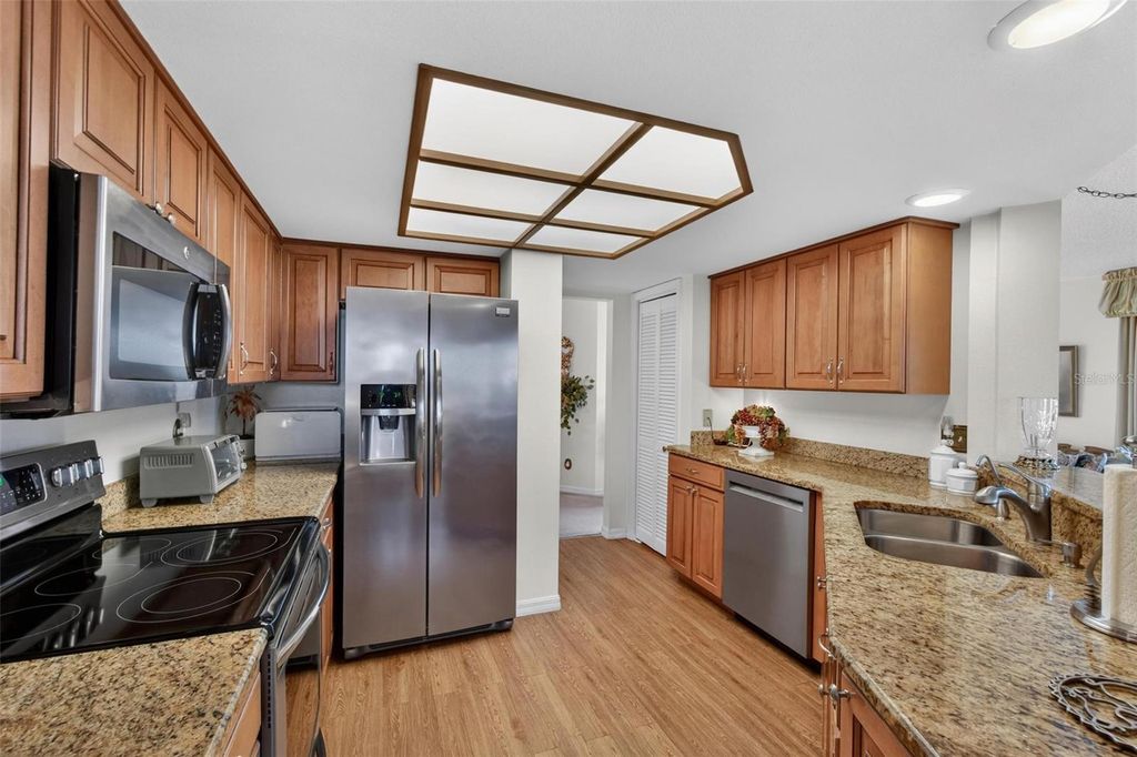 Image 18 of property listing at 14820 RUE DE BAYONNE 302, Clearwater, FL 33762