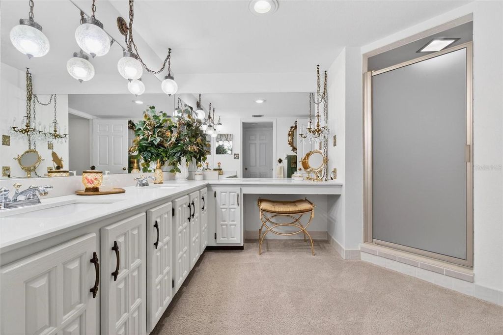 Image 20 of property listing at 14820 RUE DE BAYONNE 302, Clearwater, FL 33762