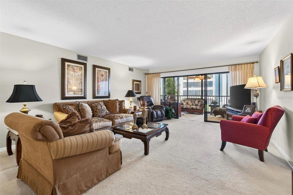 Image 5 of property listing at 14820 RUE DE BAYONNE 302, Clearwater, FL 33762