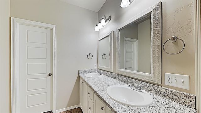 17657 MacArthur Park Drive, Edmond, OK 73013