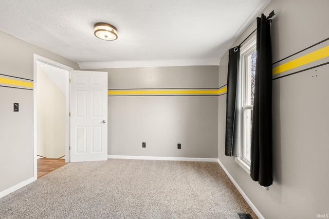 183 W Vine Street, Roanoke, IN 46783