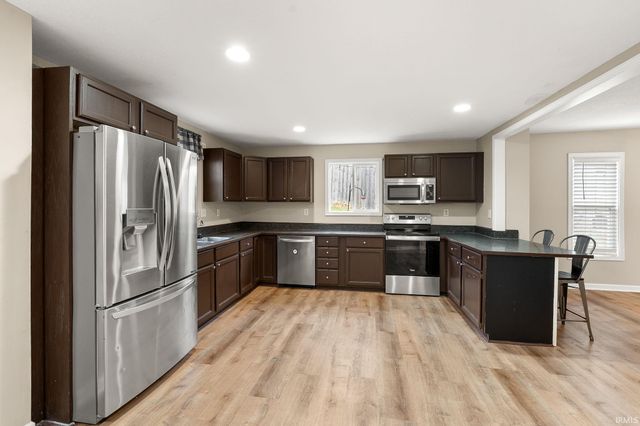 183 W Vine Street, Roanoke, IN 46783