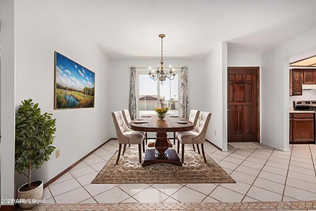 916 W LOUGHLIN Drive, Chandler, AZ 85225