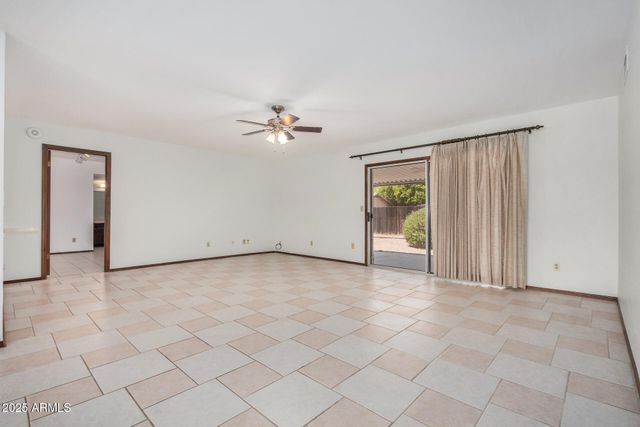 916 W LOUGHLIN Drive, Chandler, AZ 85225