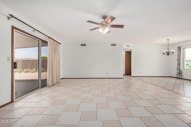 916 W LOUGHLIN Drive, Chandler, AZ 85225