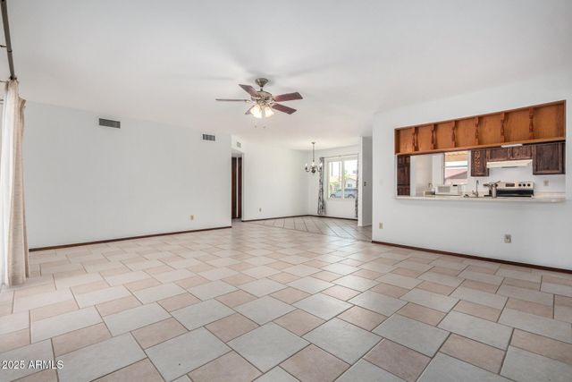 916 W LOUGHLIN Drive, Chandler, AZ 85225