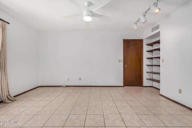 916 W LOUGHLIN Drive, Chandler, AZ 85225