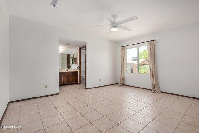 916 W LOUGHLIN Drive, Chandler, AZ 85225