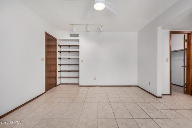 916 W LOUGHLIN Drive, Chandler, AZ 85225