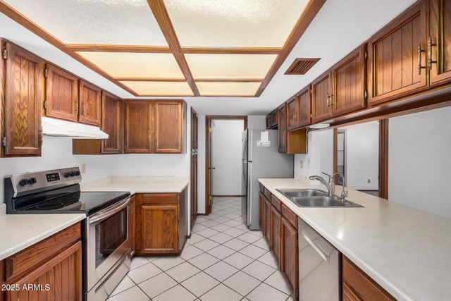 916 W LOUGHLIN Drive, Chandler, AZ 85225