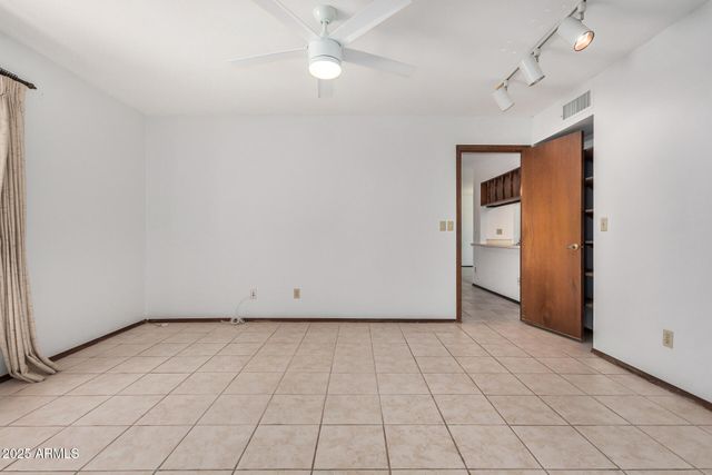 916 W LOUGHLIN Drive, Chandler, AZ 85225