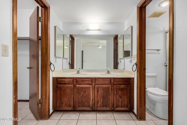 916 W LOUGHLIN Drive, Chandler, AZ 85225