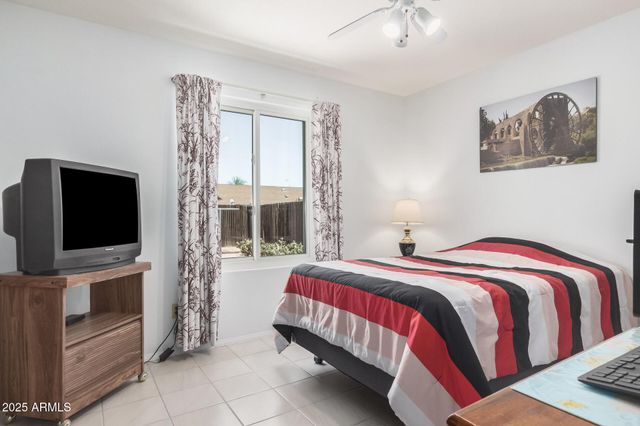 916 W LOUGHLIN Drive, Chandler, AZ 85225