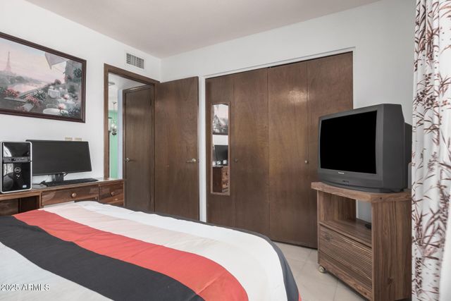 916 W LOUGHLIN Drive, Chandler, AZ 85225