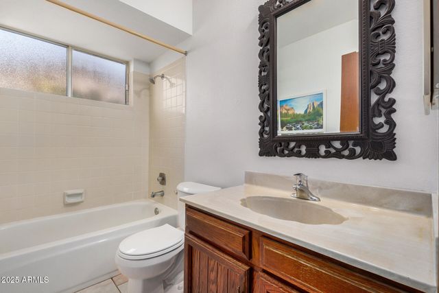 916 W LOUGHLIN Drive, Chandler, AZ 85225