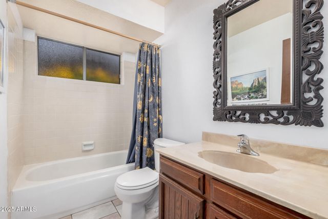 916 W LOUGHLIN Drive, Chandler, AZ 85225