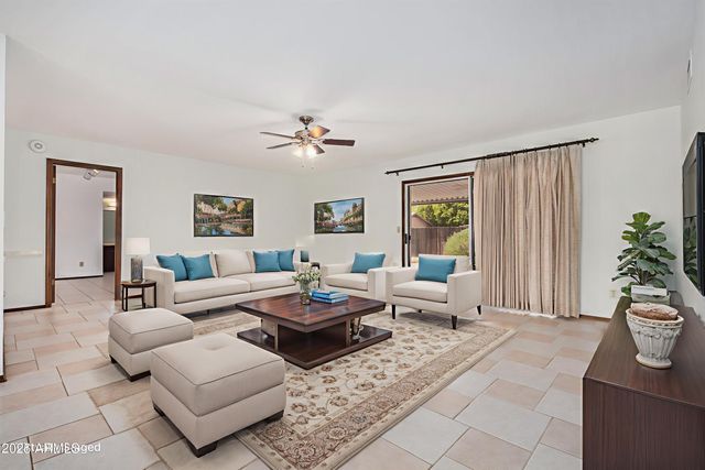 916 W LOUGHLIN Drive, Chandler, AZ 85225