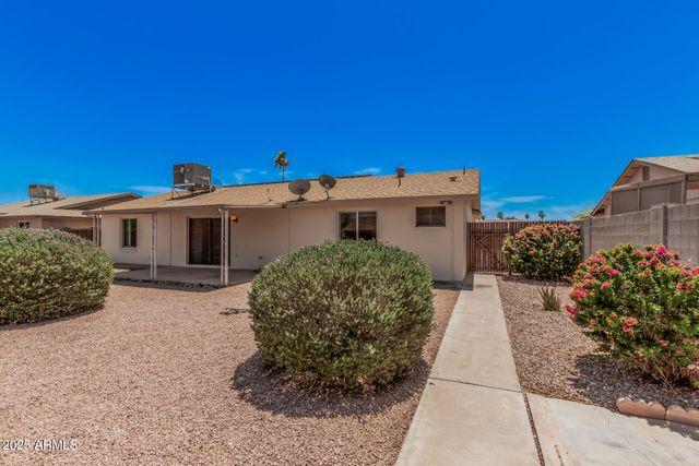916 W LOUGHLIN Drive, Chandler, AZ 85225