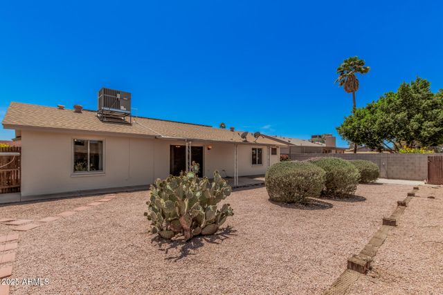 916 W LOUGHLIN Drive, Chandler, AZ 85225