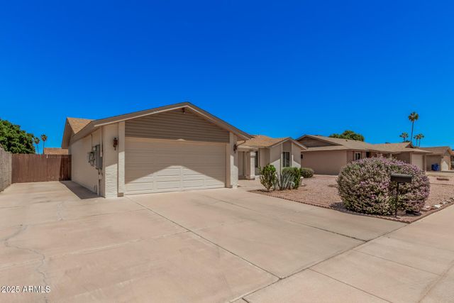 916 W LOUGHLIN Drive, Chandler, AZ 85225