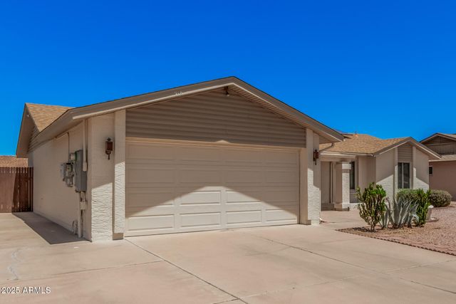 916 W LOUGHLIN Drive, Chandler, AZ 85225