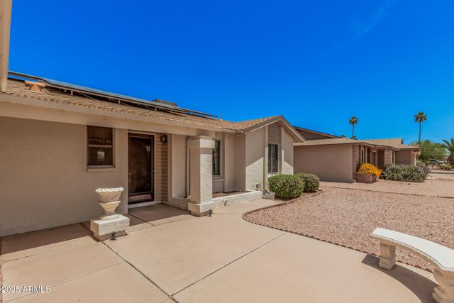 916 W LOUGHLIN Drive, Chandler, AZ 85225