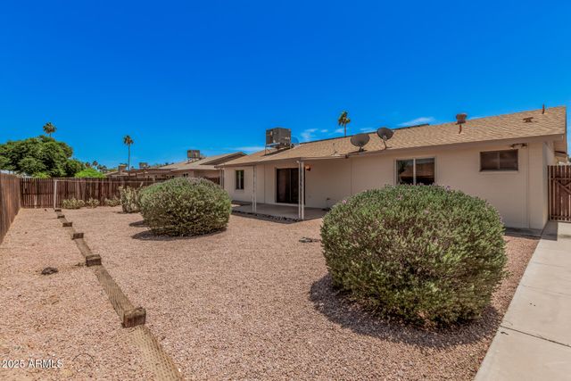 916 W LOUGHLIN Drive, Chandler, AZ 85225