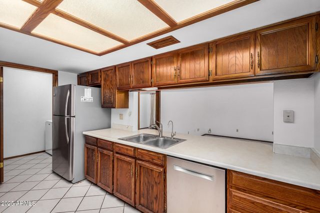 916 W LOUGHLIN Drive, Chandler, AZ 85225