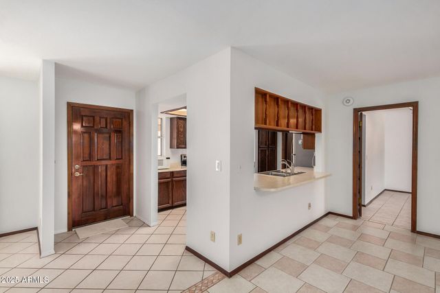 916 W LOUGHLIN Drive, Chandler, AZ 85225