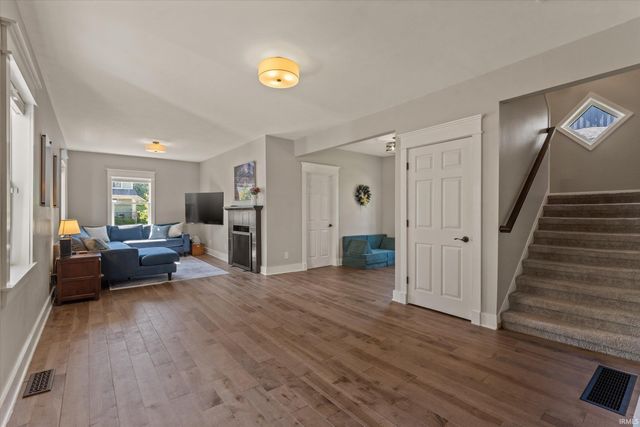 706 N Hill Street, South Bend, IN 46617