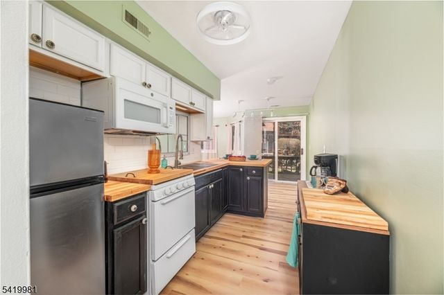 1 Jackson Hole 9, Vernon Twp., NJ 07462