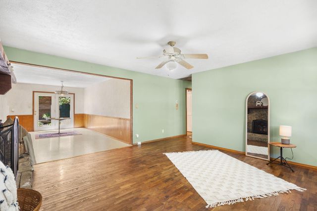 1312 E Rosebrier Street, Springfield, MO 65804