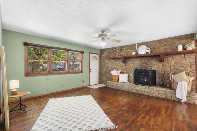 1312 E Rosebrier Street, Springfield, MO 65804