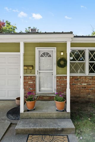 1312 E Rosebrier Street, Springfield, MO 65804