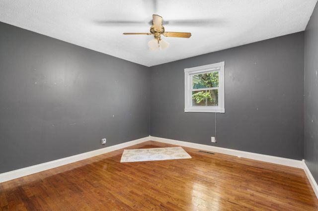 1312 E Rosebrier Street, Springfield, MO 65804