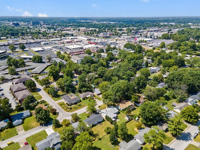 1312 E Rosebrier Street, Springfield, MO 65804