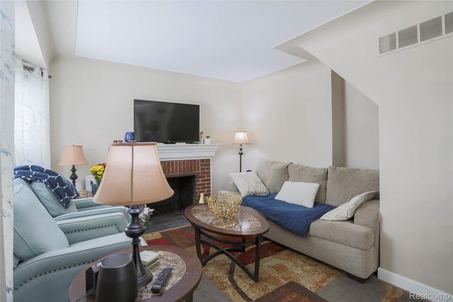 24268 Brittany Avenue, Eastpointe, MI 48021