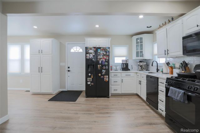 24268 Brittany Avenue, Eastpointe, MI 48021