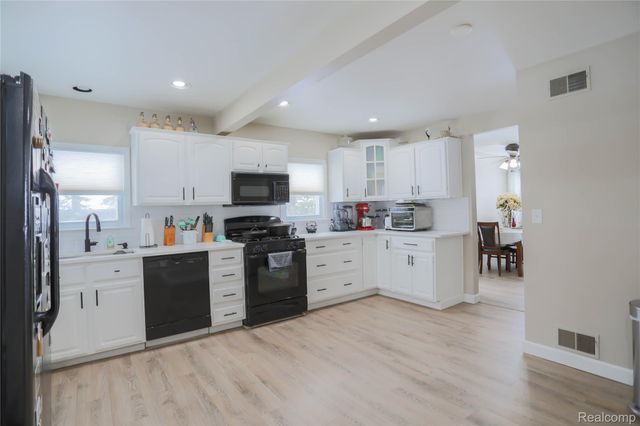 24268 Brittany Avenue, Eastpointe, MI 48021